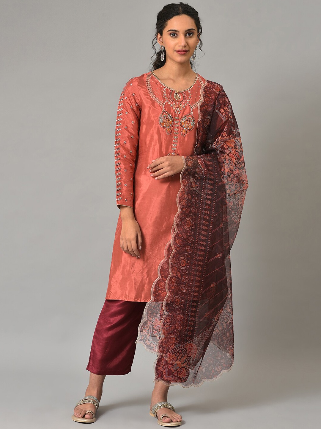 WISHFUL Women Coral Ethnic Motifs Embroidered Thread Work Kurta with Trousers & With Dupatta
WISHFUL Women Coral Ethnic Motifs Embroidered Thread Work Kurta with Trousers & With Dupatta