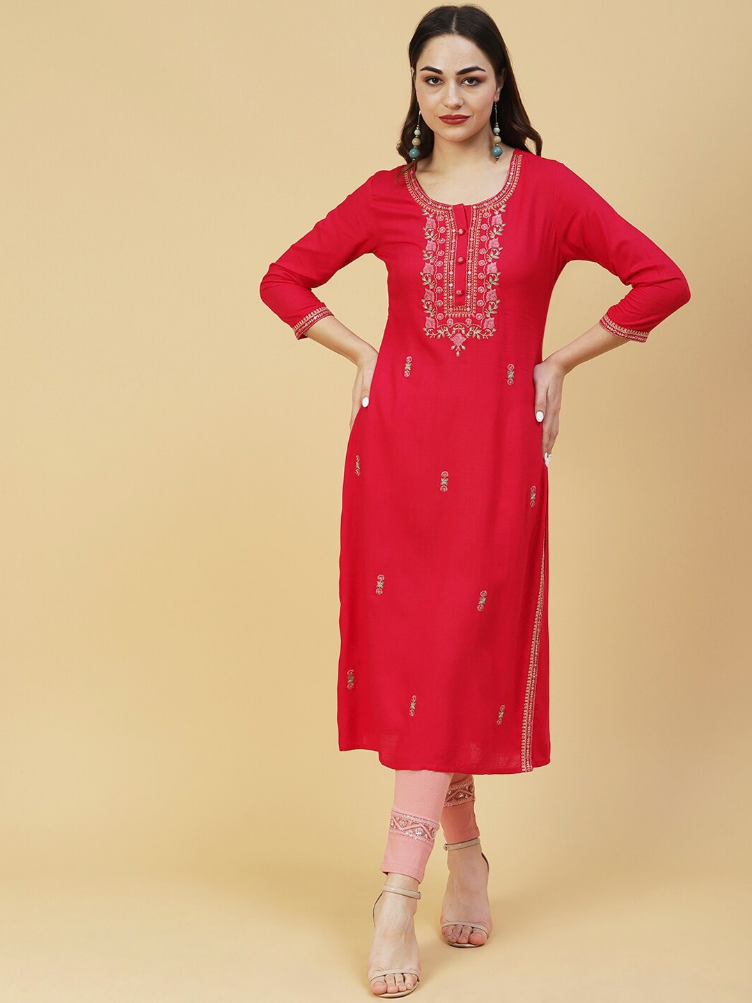 FASHOR Women Floral Embroidered Straight Kurta, Magenta
