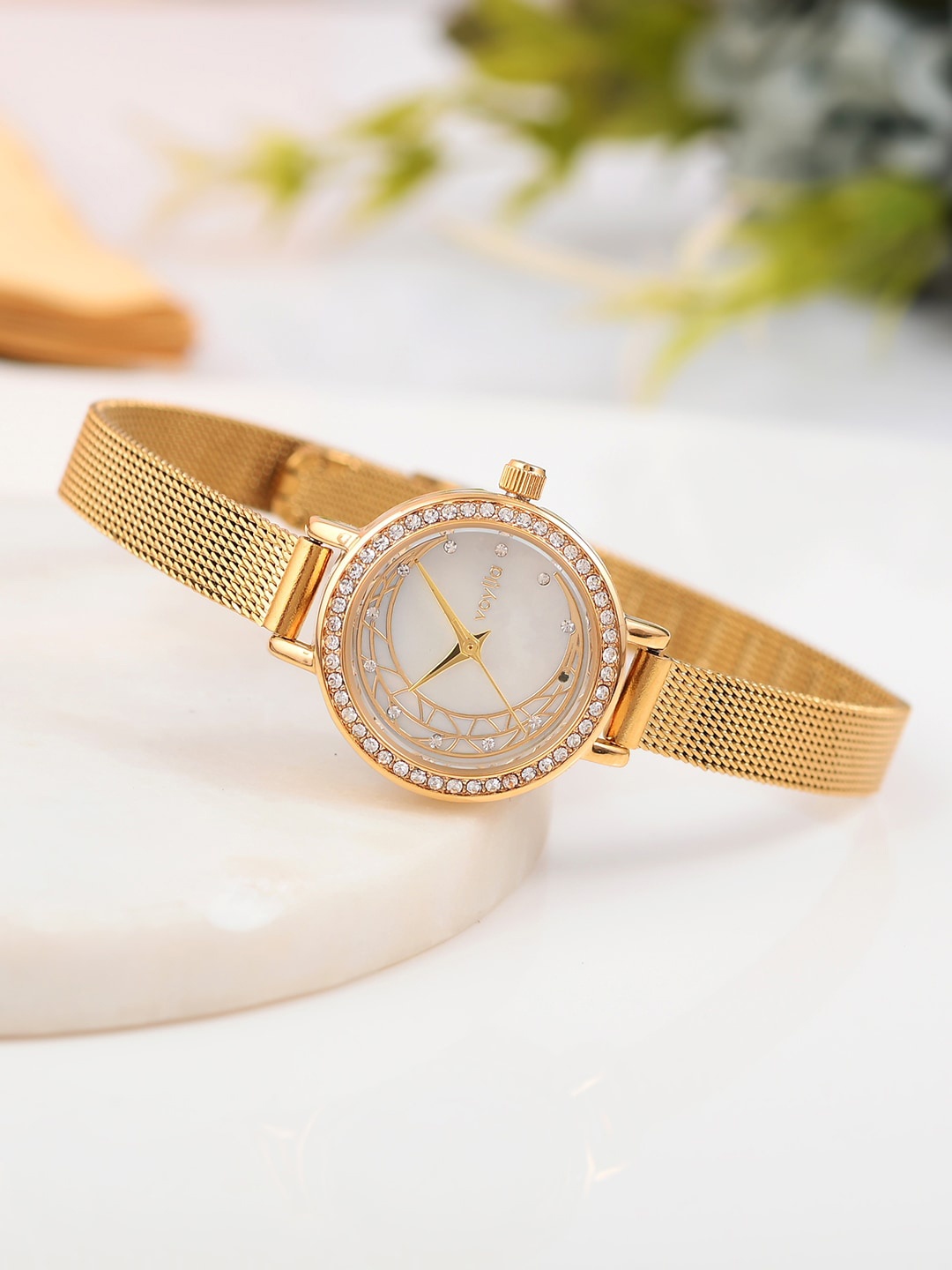 Voylla Women Embellished Dial & Stainless Steel Bracelet Style Straps Analogue Watch 8905124490435, White
Voylla Women Embellished Dial & Stainless Steel Bracelet Style Straps Analogue Watch 8905124490435, White