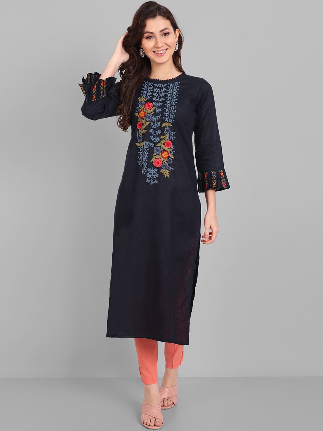 Pakiza Women Floral Embroidered Cotton Kurta, Grey