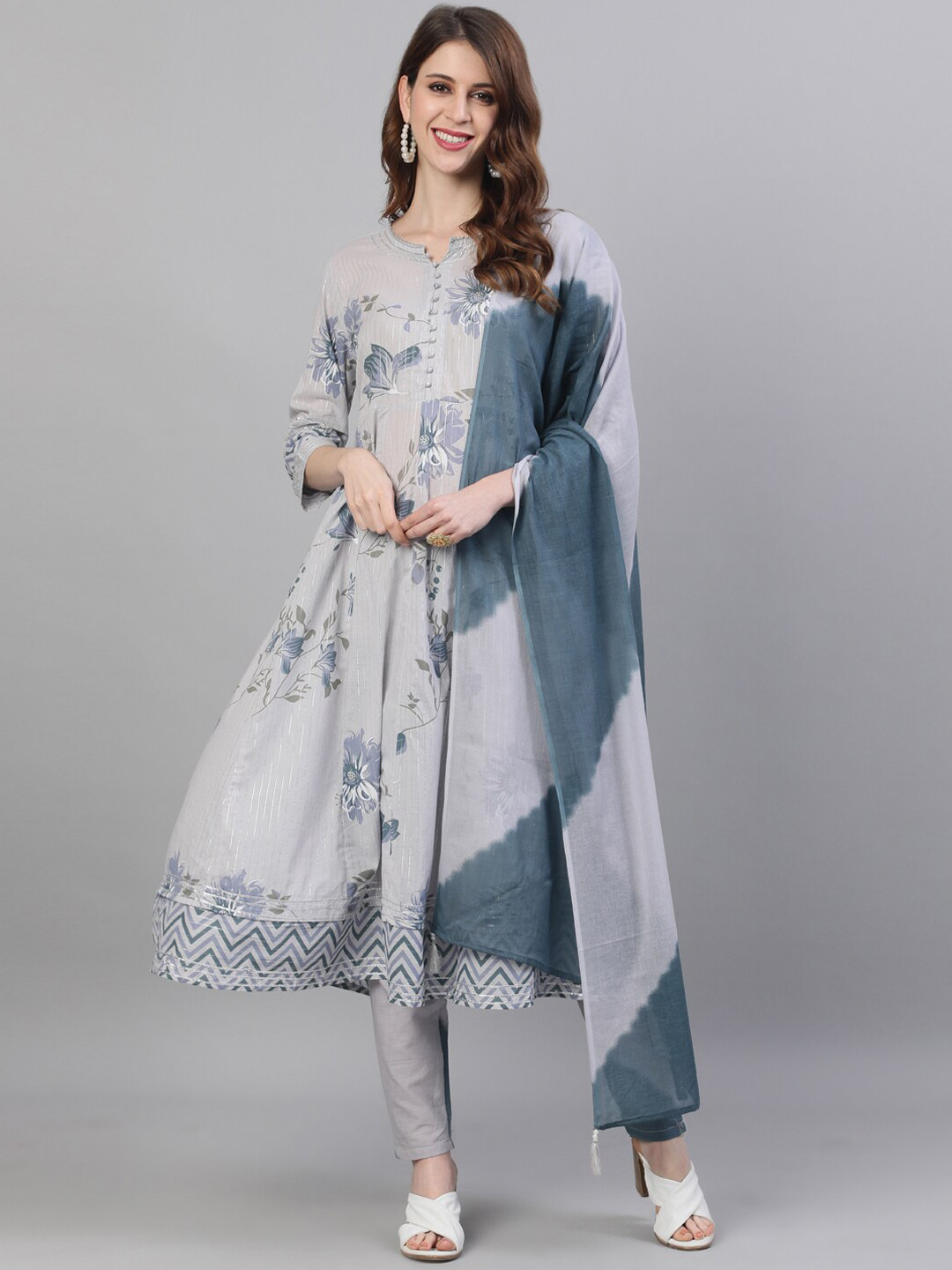 Ishin Women Floral Printed Panelled Gotta Patti Pure Cotton Kurta With Trousers & Dupatta, Grey
Ishin Women Floral Printed Panelled Gotta Patti Pure Cotton Kurta With Trousers & Dupatta, Grey