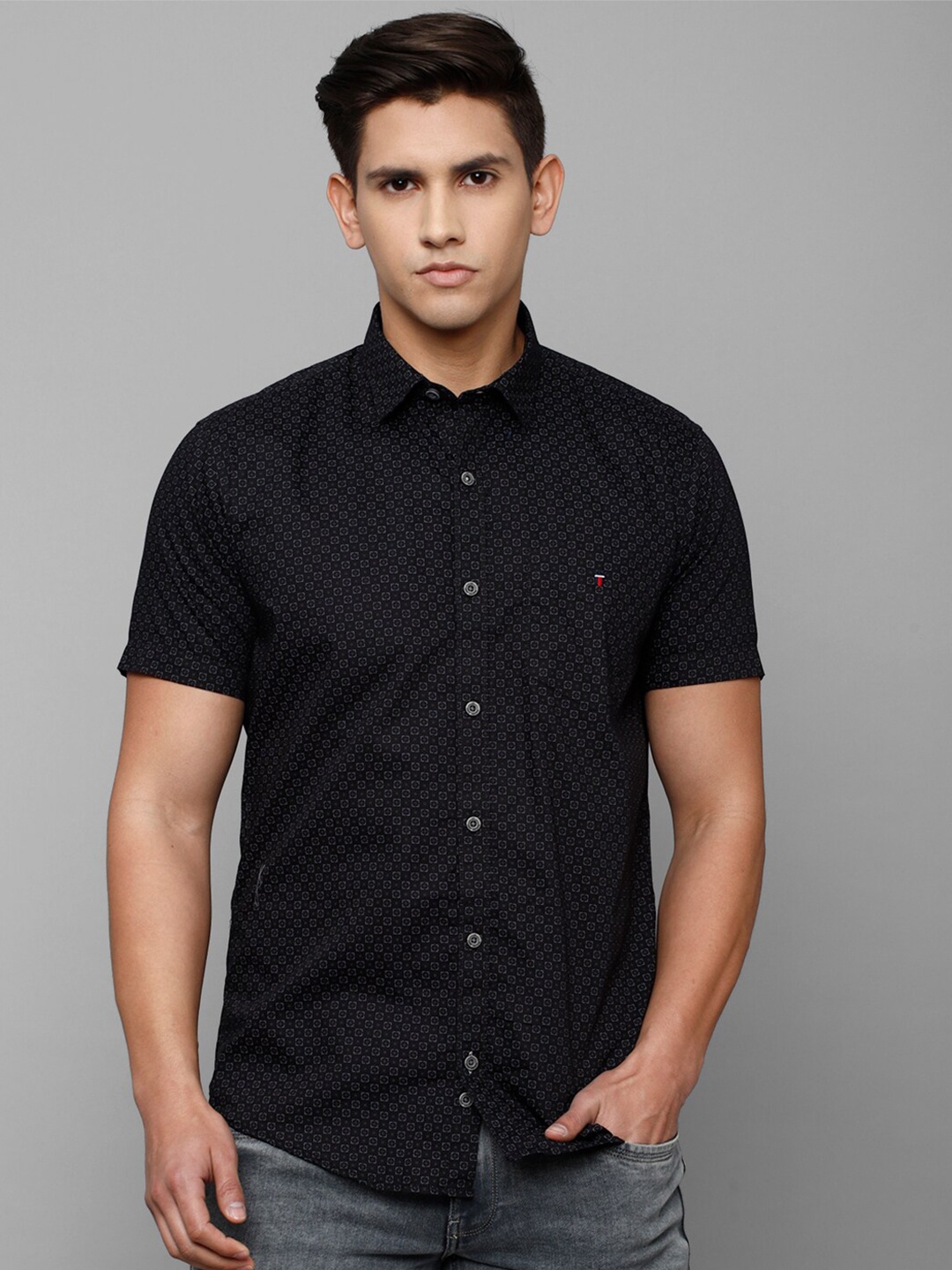 Louis Philippe Sport Men Slim Fit Micro Ditsy Printed Casual Pure Cotton Shirt, Black
Louis Philippe Sport Men Slim Fit Micro Ditsy Printed Casual Pure Cotton Shirt, Black