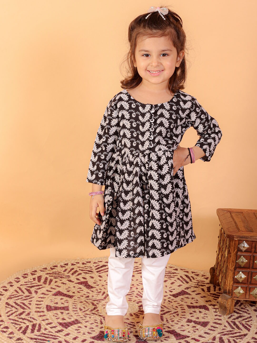 VASTRAMAY Girls Ethnic Motifs Embroidered Pleated Chikankari Pure Cotton Kurta Set, Black
VASTRAMAY Girls Ethnic Motifs Embroidered Pleated Chikankari Pure Cotton Kurta Set, Black
