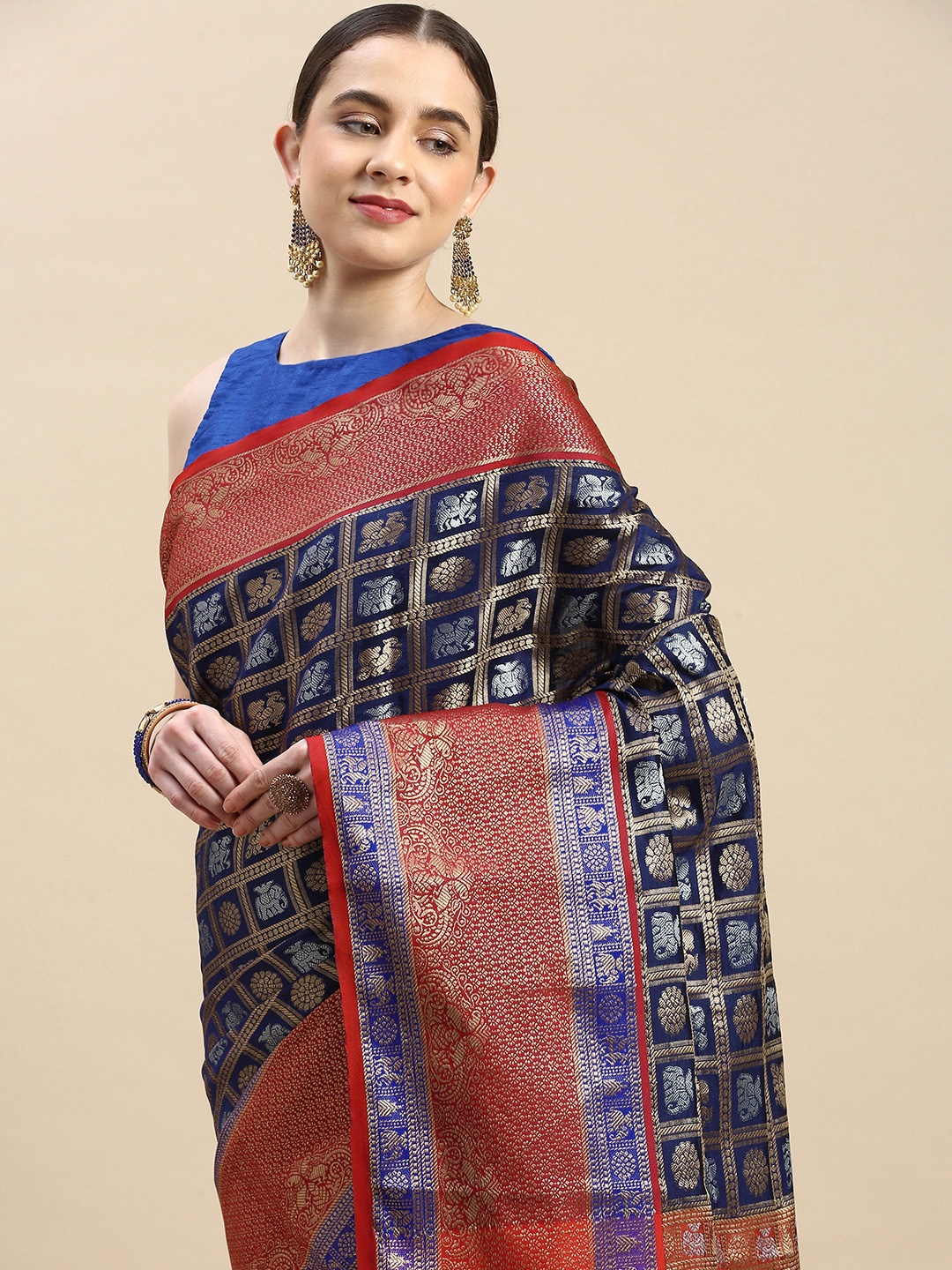 Royal Rajgharana Saree Woven Design Ethnic Motifs Zari Pure Silk Kanjeevaram Saree, Navy blue
Royal Rajgharana Saree Woven Design Ethnic Motifs Zari Pure Silk Kanjeevaram Saree, Navy blue