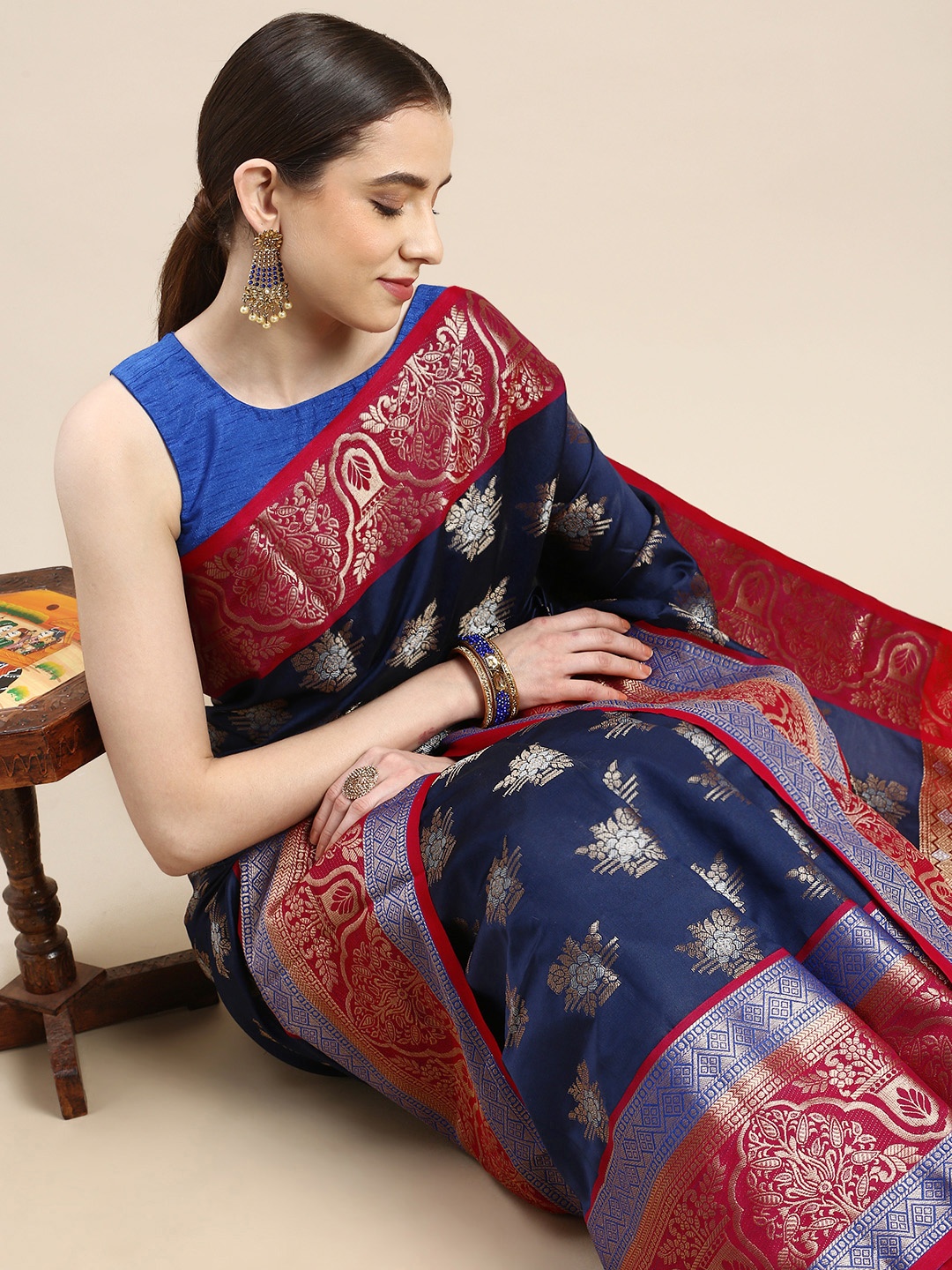 Royal Rajgharana Saree Woven Design Ethnic Motifs Zari Pure Silk Kanjeevaram Saree, Navy blue
Royal Rajgharana Saree Woven Design Ethnic Motifs Zari Pure Silk Kanjeevaram Saree, Navy blue