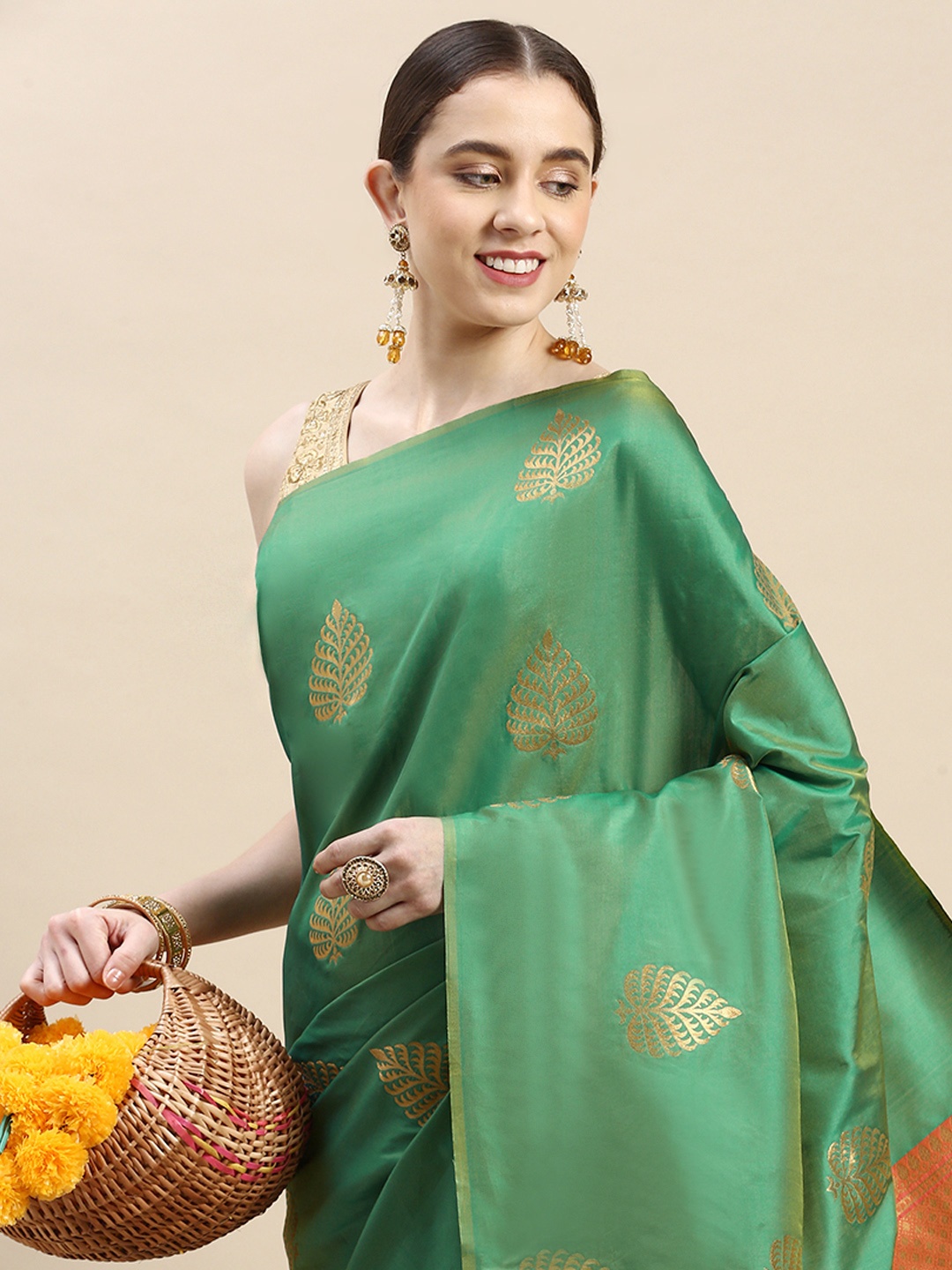 Royal Rajgharana Saree Woven Design Ethnic Motifs Zari Pure Silk Banarasi Saree, Sea green
Royal Rajgharana Saree Woven Design Ethnic Motifs Zari Pure Silk Banarasi Saree, Sea green