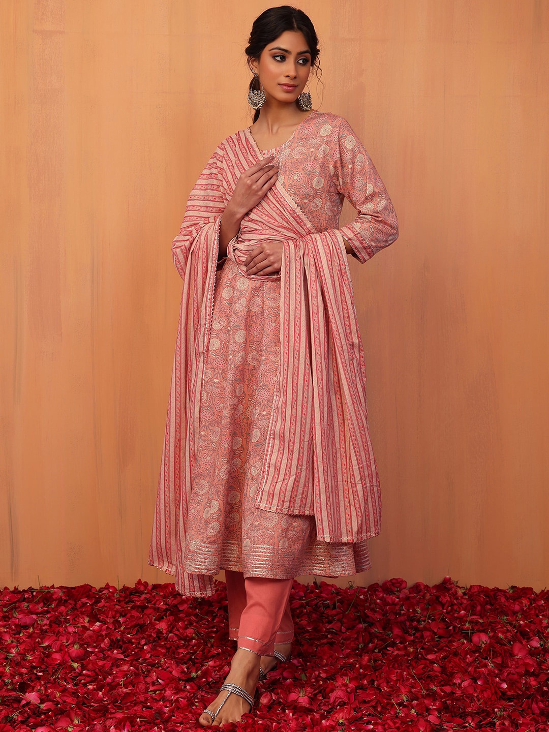 INDYA Women Floral Printed Sequinned Pure Cotton Kurta with Trousers & Dupatta, Peach
INDYA Women Floral Printed Sequinned Pure Cotton Kurta with Trousers & Dupatta, Peach