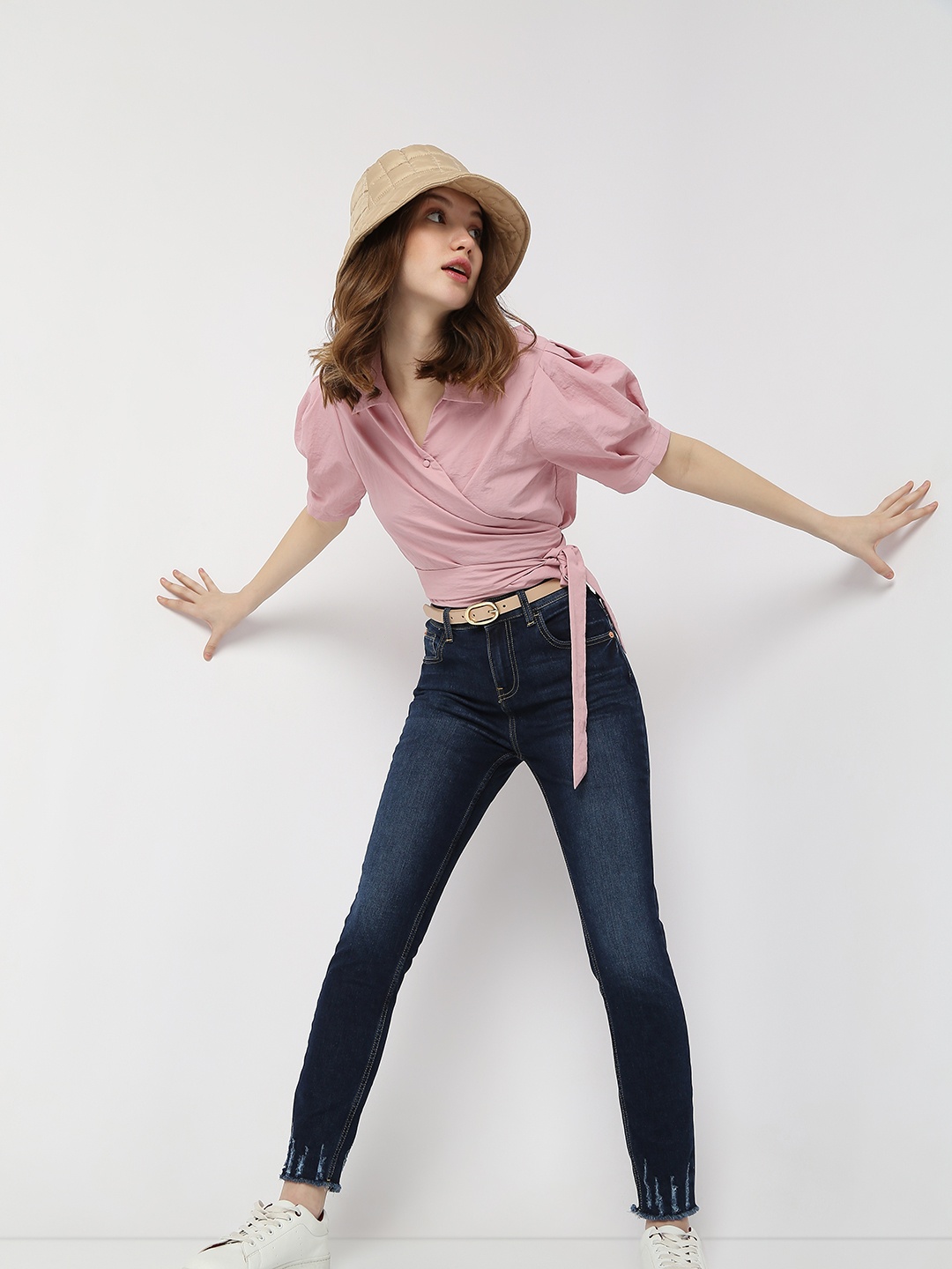 

Vero Moda Women Skinny Fit High-Rise Low Distress Light Fade Cotton Jeans, Blue