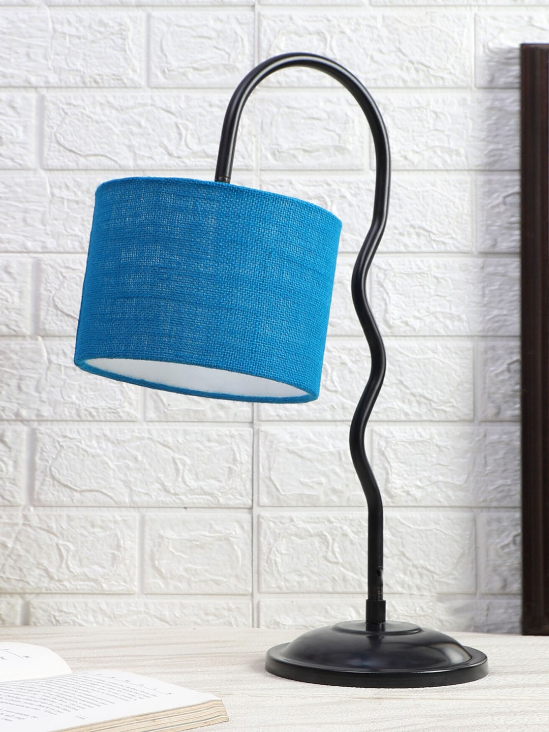 Devansh Turquoise Blue & Black Textured Jute Zig Zag Curvy Table Lamp With Iron Base
Devansh Turquoise Blue & Black Textured Jute Zig Zag Curvy Table Lamp With Iron Base