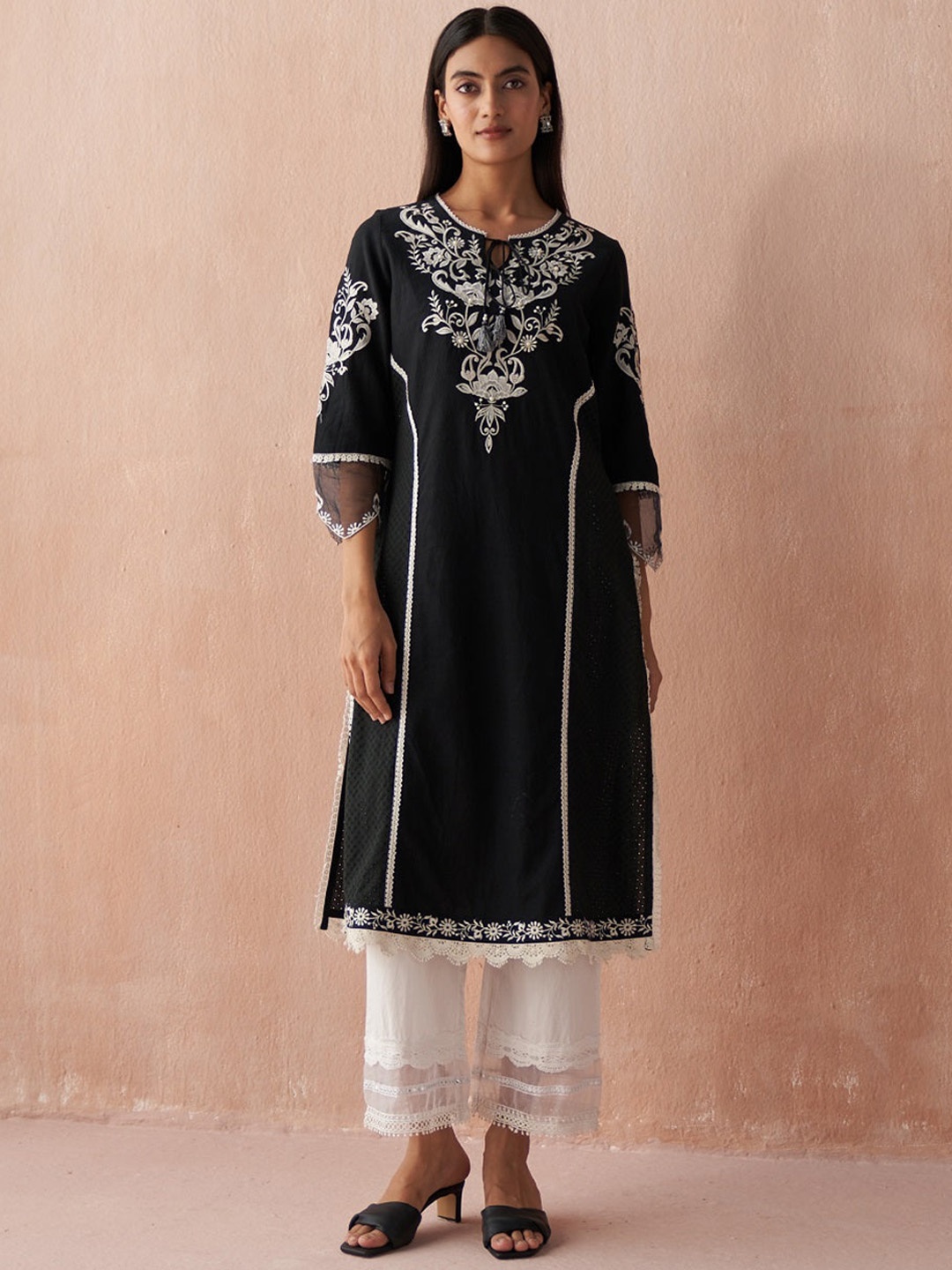 Lakshita Women Black & White Floral Embroidered Kurta
