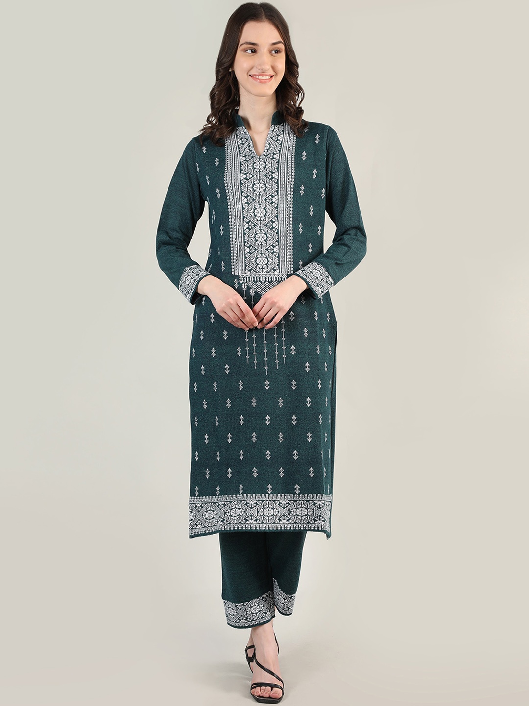 MIKHAD Mandarin Collar Ethnic Motifs Thread Work Jacquard Woollen Straight Kurta, Teal
MIKHAD Mandarin Collar Ethnic Motifs Thread Work Jacquard Woollen Straight Kurta, Teal