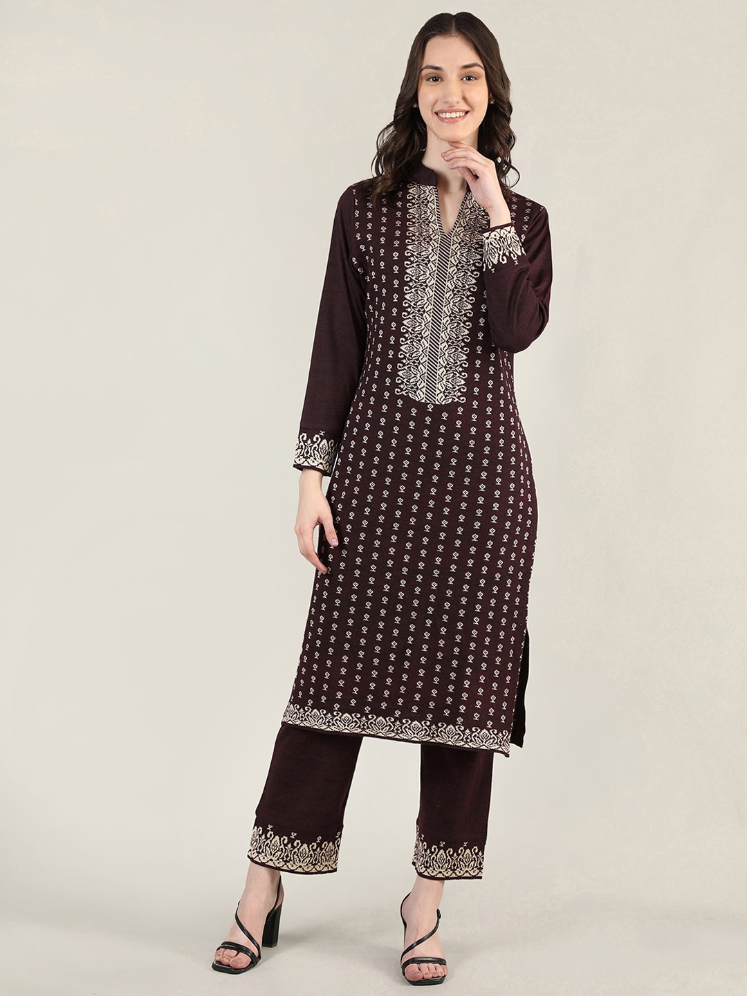 MIKHAD Mandarin Collar Ethnic Motifs Thread Work Jacquard Woollen Straight Kurta, Purple
MIKHAD Mandarin Collar Ethnic Motifs Thread Work Jacquard Woollen Straight Kurta, Purple