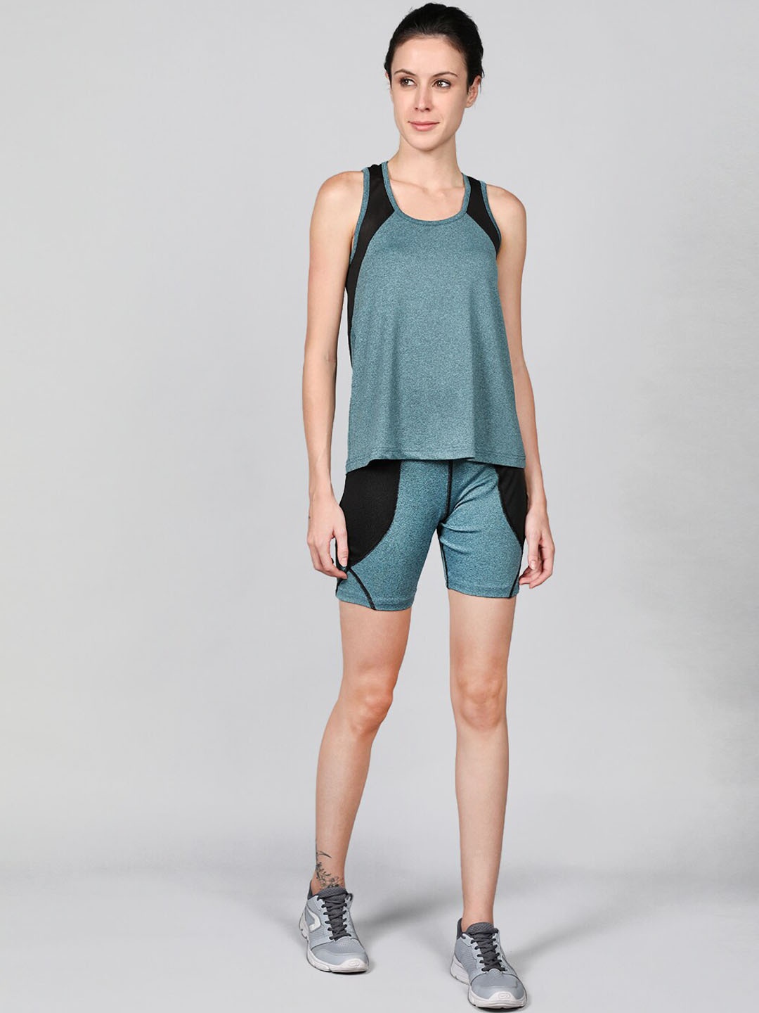 CHKOKKO Women Colourblocked T-shirt with Shorts, Green