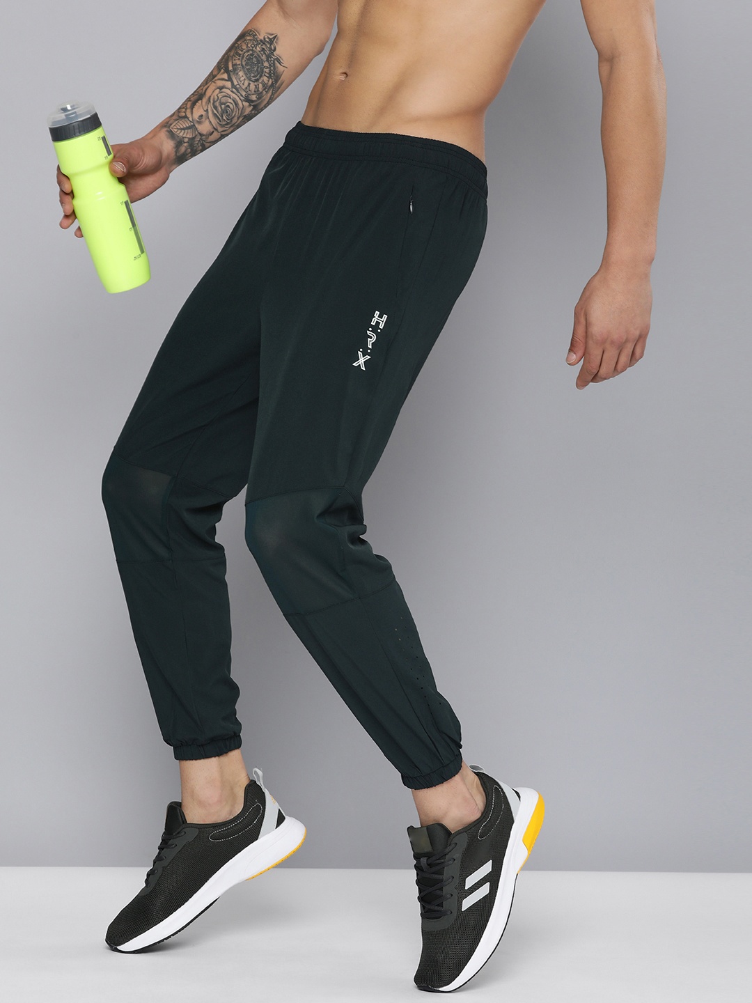 HRX by Hrithik Roshan Men Antimicrobial Finish Training Rapid-Dry Sports Joggers, Grey
HRX by Hrithik Roshan Men Antimicrobial Finish Training Rapid-Dry Sports Joggers, Grey