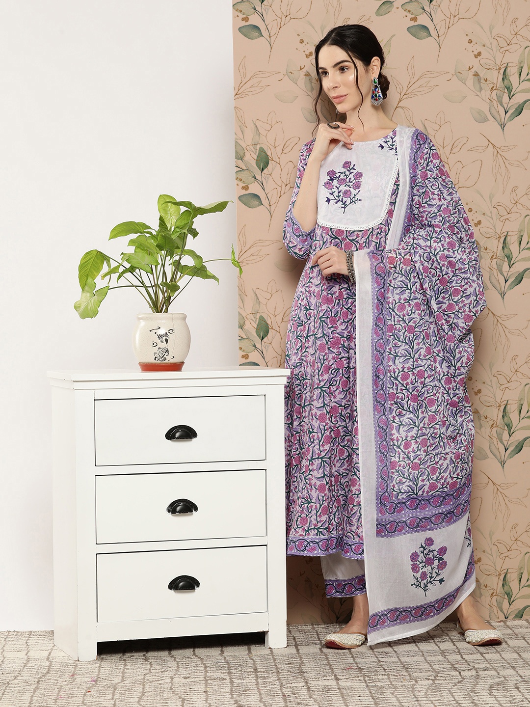 Yufta Floral Printed Kantha Work Pure Cotton Kurta with Trousers & Dupatta, Lavender
Yufta Floral Printed Kantha Work Pure Cotton Kurta with Trousers & Dupatta, Lavender