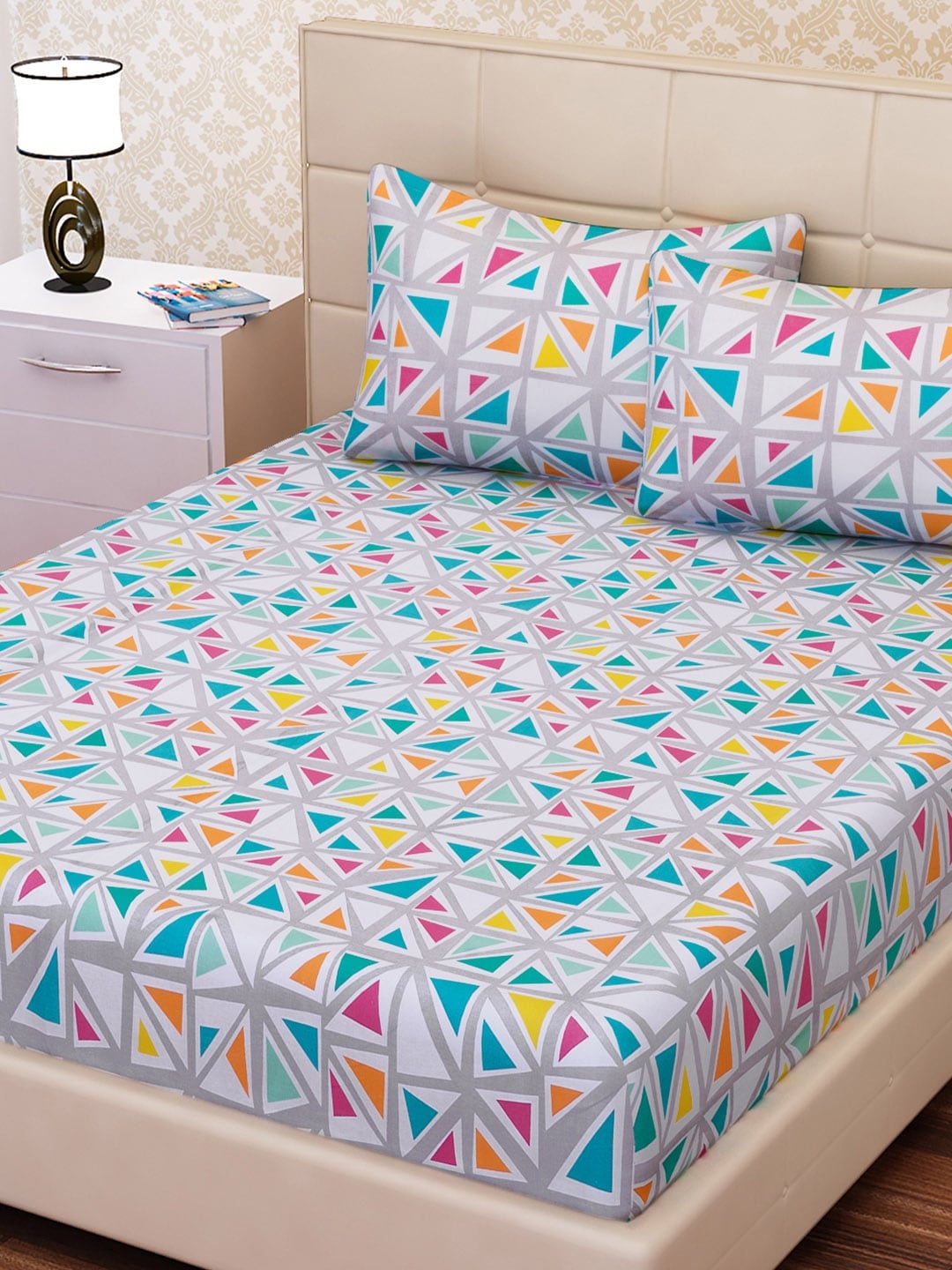 SEJ by Nisha Gupta Grey & Green Cotton 144 TC Double King Bedsheet with 2 Pillow Covers
SEJ by Nisha Gupta Grey & Green Cotton 144 TC Double King Bedsheet with 2 Pillow Covers