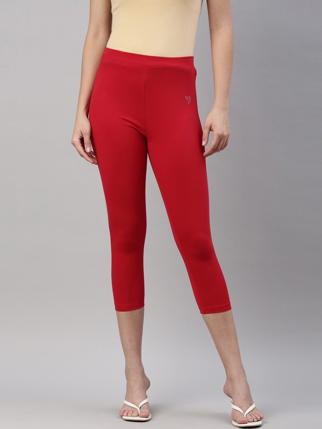 TWIN BIRDS Women Solid Skinny Fit Three-Fourth Length Stretch Cotton Capri Legging, Red
TWIN BIRDS Women Solid Skinny Fit Three-Fourth Length Stretch Cotton Capri Legging, Red