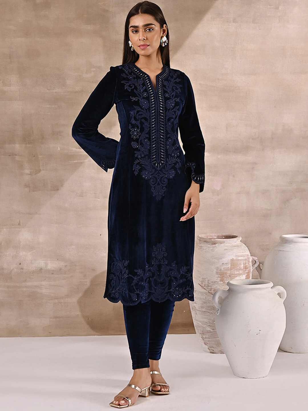 Lakshita Women Floral Embroidered Flared Sleeves Thread Work Velvet Kurta, Navy blue
Lakshita Women Floral Embroidered Flared Sleeves Thread Work Velvet Kurta, Navy blue