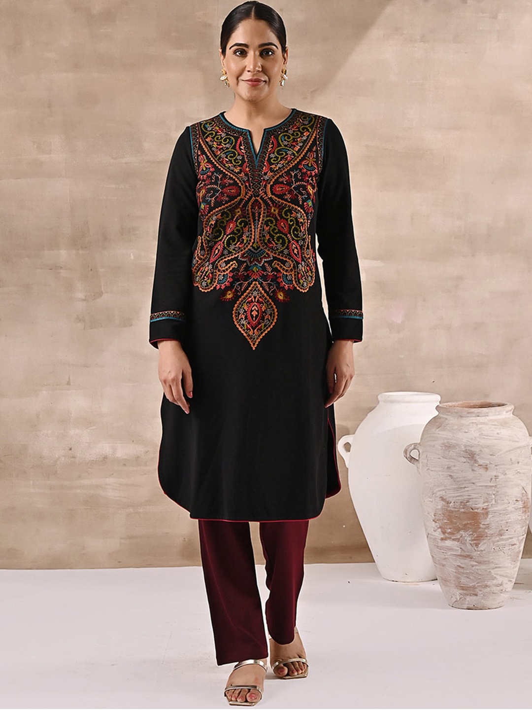 Lakshita Women Ethnic Motif Embroidered Woolen Kurta, Black