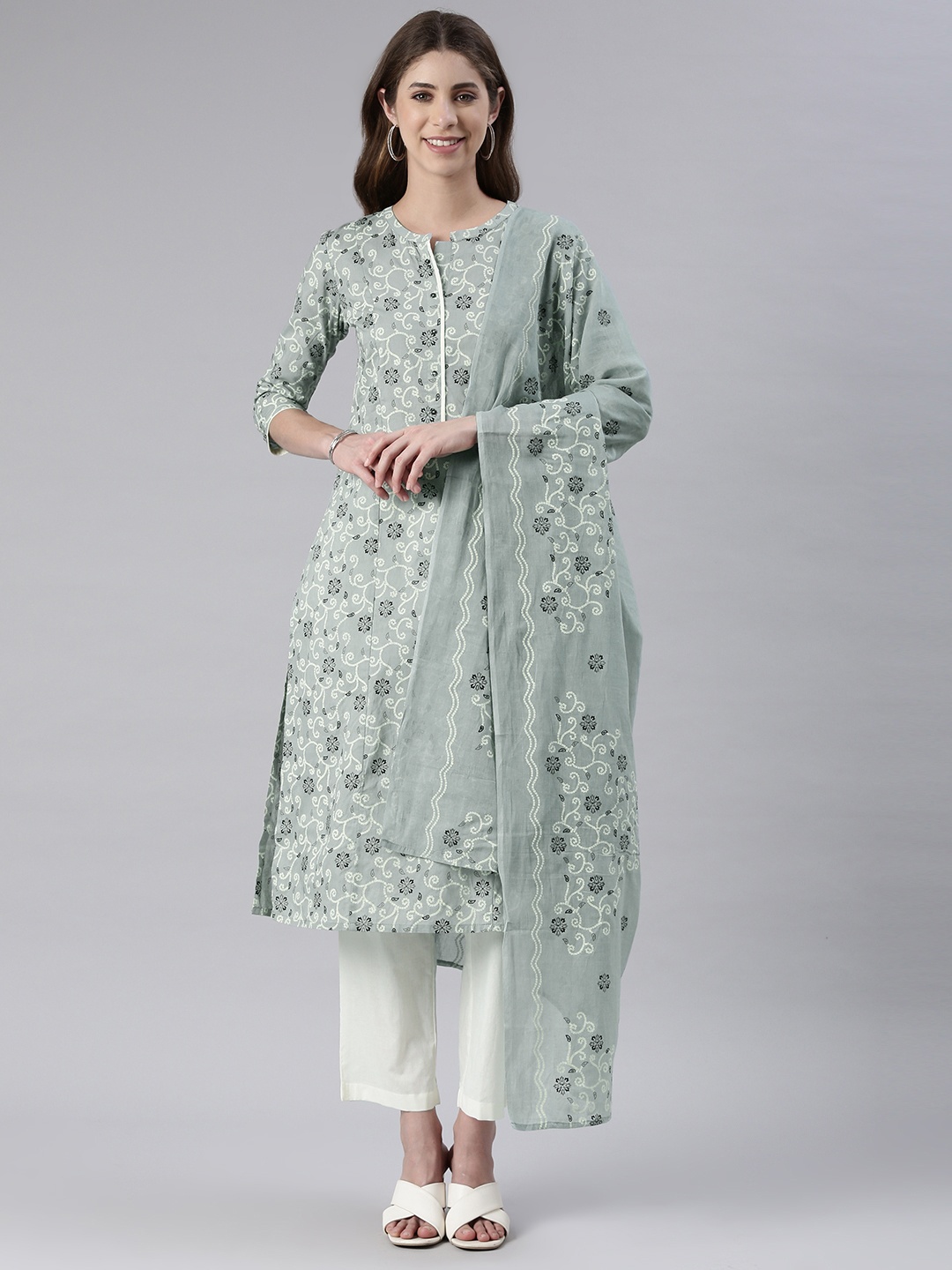 ETIQUETTE Ethnic Motifs Printed Pure Cotton Kurta With Trousers & With Dupatta, Grey
ETIQUETTE Ethnic Motifs Printed Pure Cotton Kurta With Trousers & With Dupatta, Grey