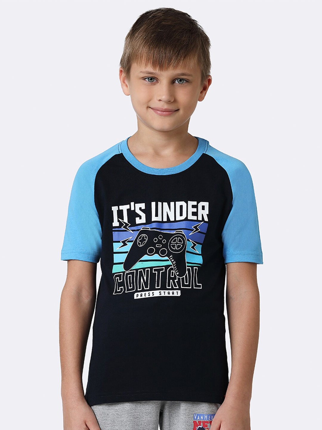 Van Heusen Boys Typography Printed Pure Cotton Smart Tech Easy Stain Release T-shirt, Navy blue
Van Heusen Boys Typography Printed Pure Cotton Smart Tech Easy Stain Release T-shirt, Navy blue