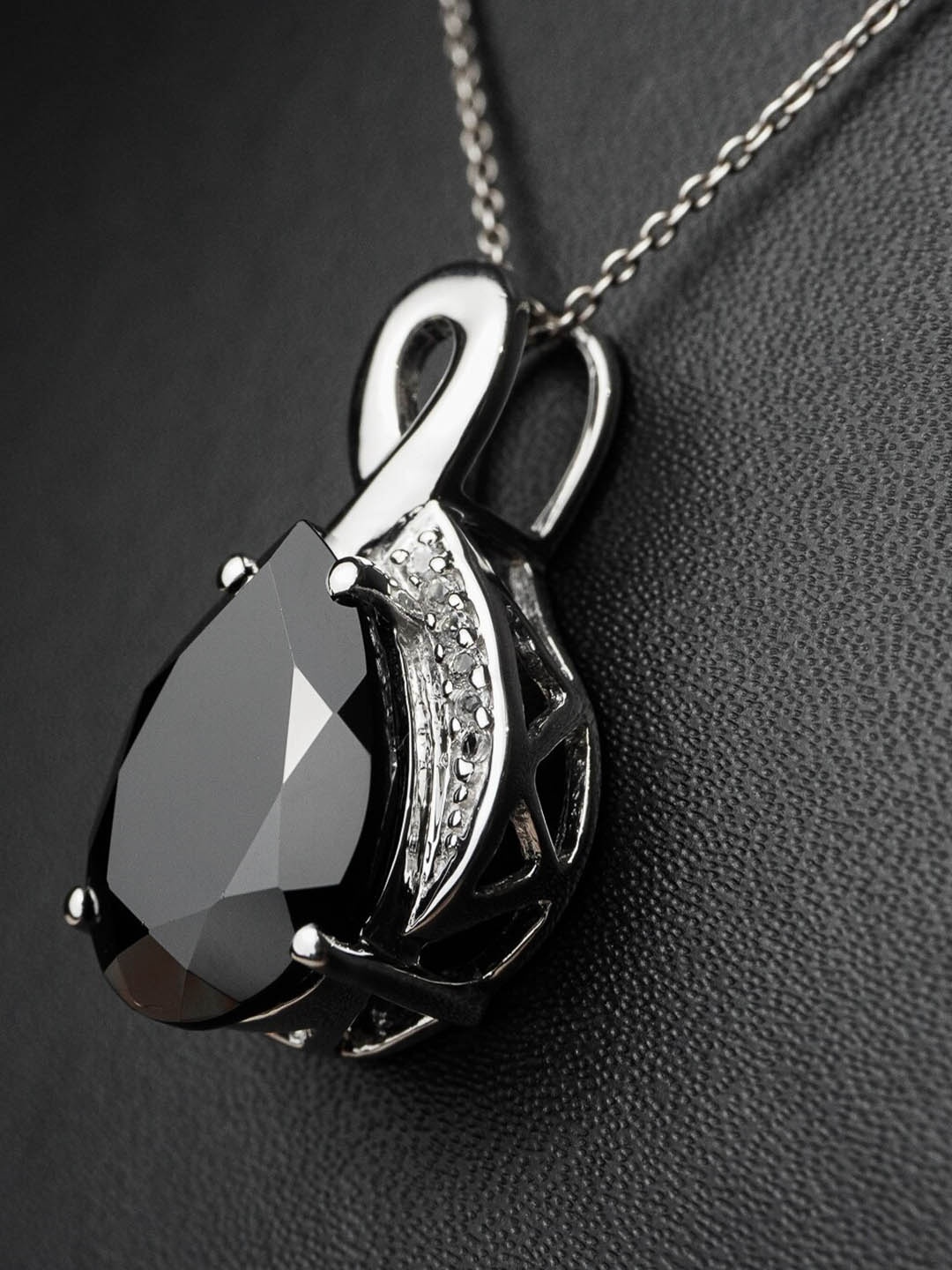 HIFLYER JEWELS Silver-Plated 925 Sterling Silver Teardrop-Charm Pendant With Chain, Black
HIFLYER JEWELS Silver-Plated 925 Sterling Silver Teardrop-Charm Pendant With Chain, Black