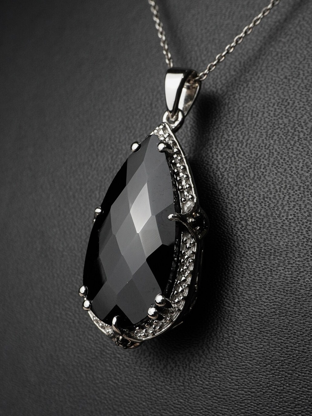 HIFLYER JEWELS Silver-Plated 925 Sterling Silver Stone-Studded Teardrop Pendant With Chain, Black
HIFLYER JEWELS Silver-Plated 925 Sterling Silver Stone-Studded Teardrop Pendant With Chain, Black