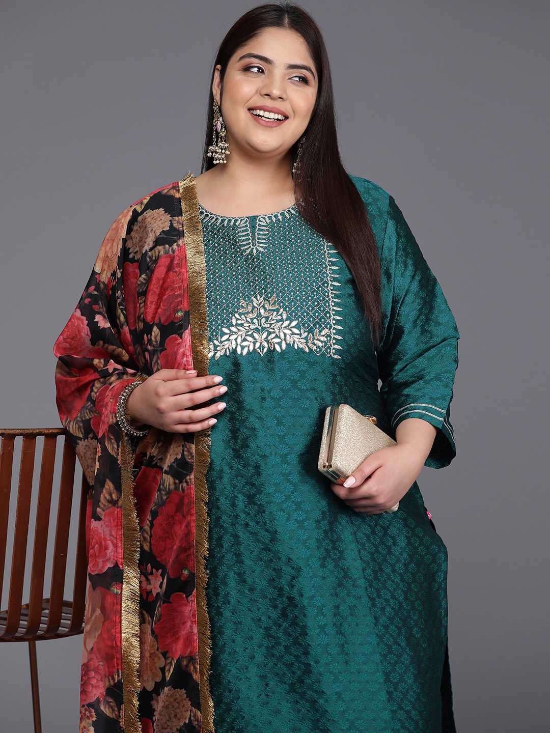 Varanga Plus Size Floral Yoke Design Gotta Patti Kurta with Trousers & Dupatta, Green
Varanga Plus Size Floral Yoke Design Gotta Patti Kurta with Trousers & Dupatta, Green