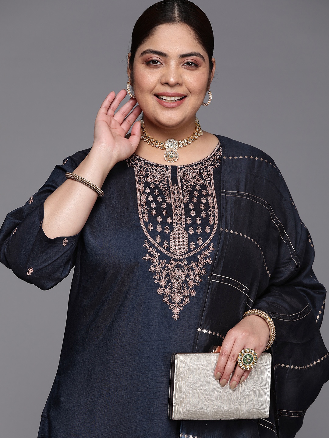 Varanga Plus Size Ethnic Motifs Embroidered Kurta With Trousers & Dupatta, Navy blue
Varanga Plus Size Ethnic Motifs Embroidered Kurta With Trousers & Dupatta, Navy blue