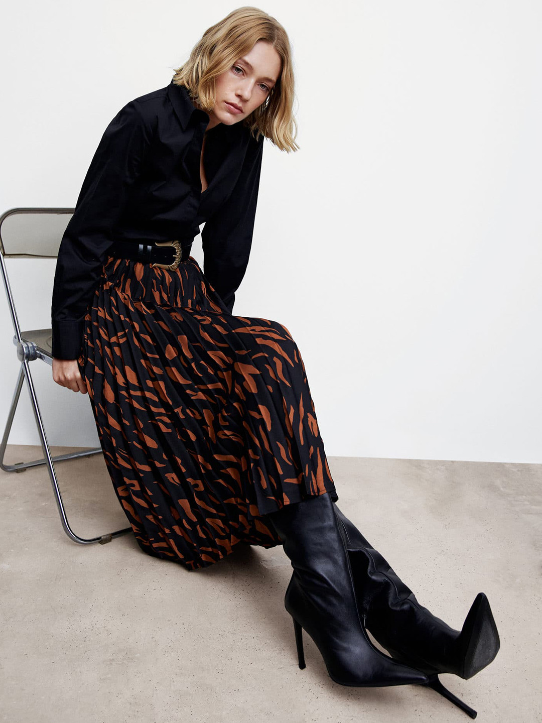 MANGO Women Abstract Print Accordion Pleated A-Line Midi Sustainable Skirt, Black
MANGO Women Abstract Print Accordion Pleated A-Line Midi Sustainable Skirt, Black