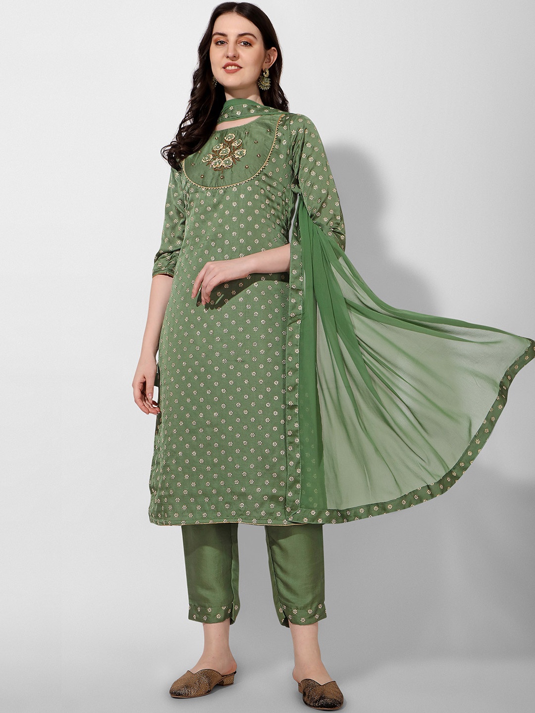 Berrylicious Floral Embroidered Beads and Stones Kurta with Trousers & Dupatta, Green
Berrylicious Floral Embroidered Beads and Stones Kurta with Trousers & Dupatta, Green