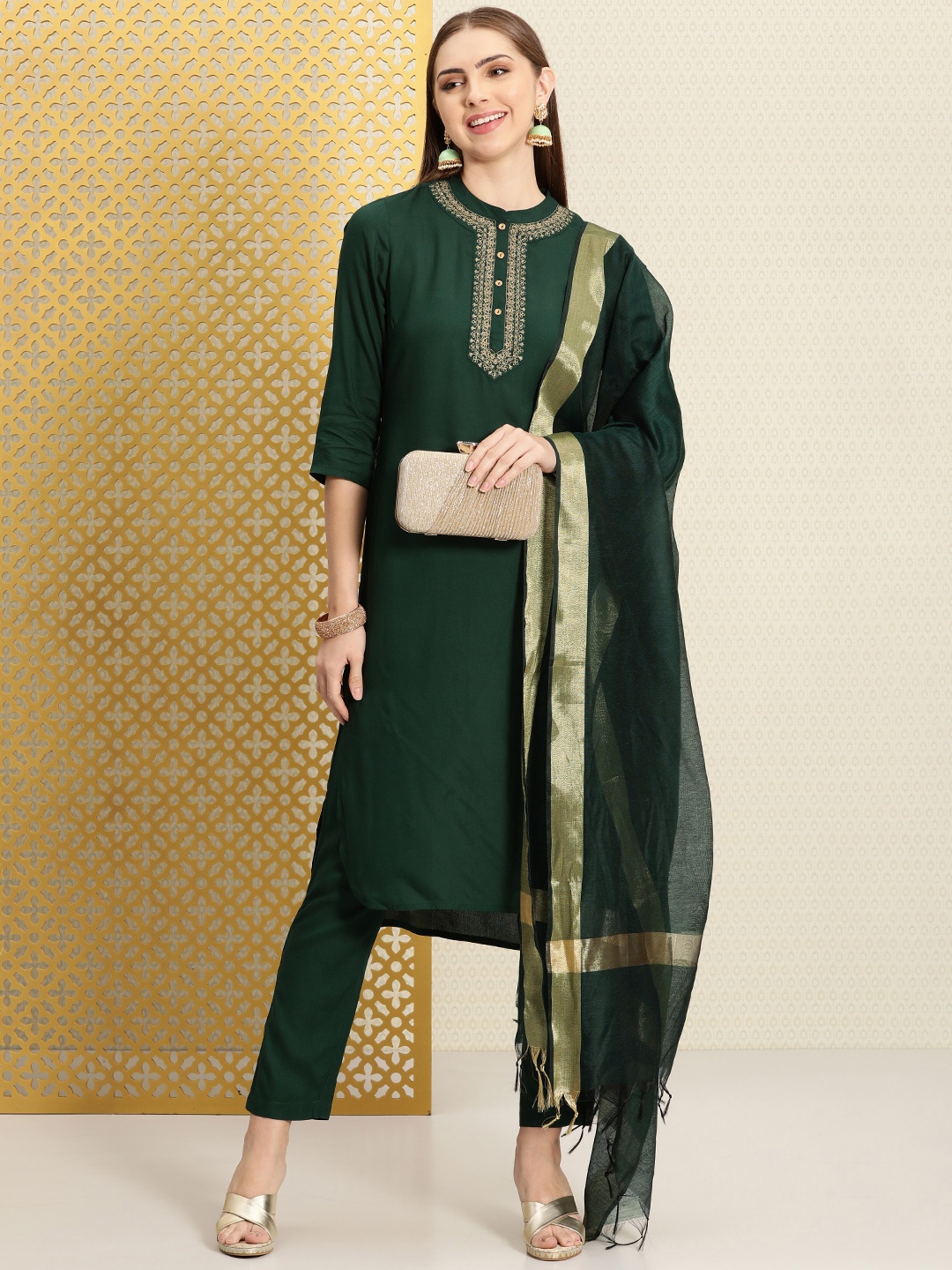 House of Pataudi Women Yoke Design Regular Jashn Kurta with Trousers & With Dupatta, Green
House of Pataudi Women Yoke Design Regular Jashn Kurta with Trousers & With Dupatta, Green