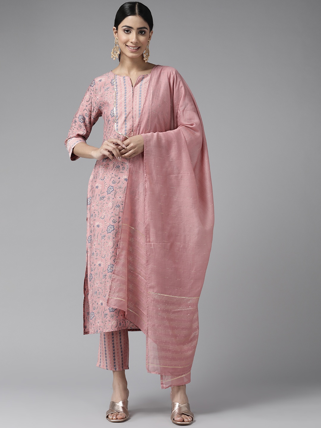 Ginni Arora Label Floral Printed Sequinned Chanderi Silk Kurta with Trousers & Duaptta, Peach
Ginni Arora Label Floral Printed Sequinned Chanderi Silk Kurta with Trousers & Duaptta, Peach