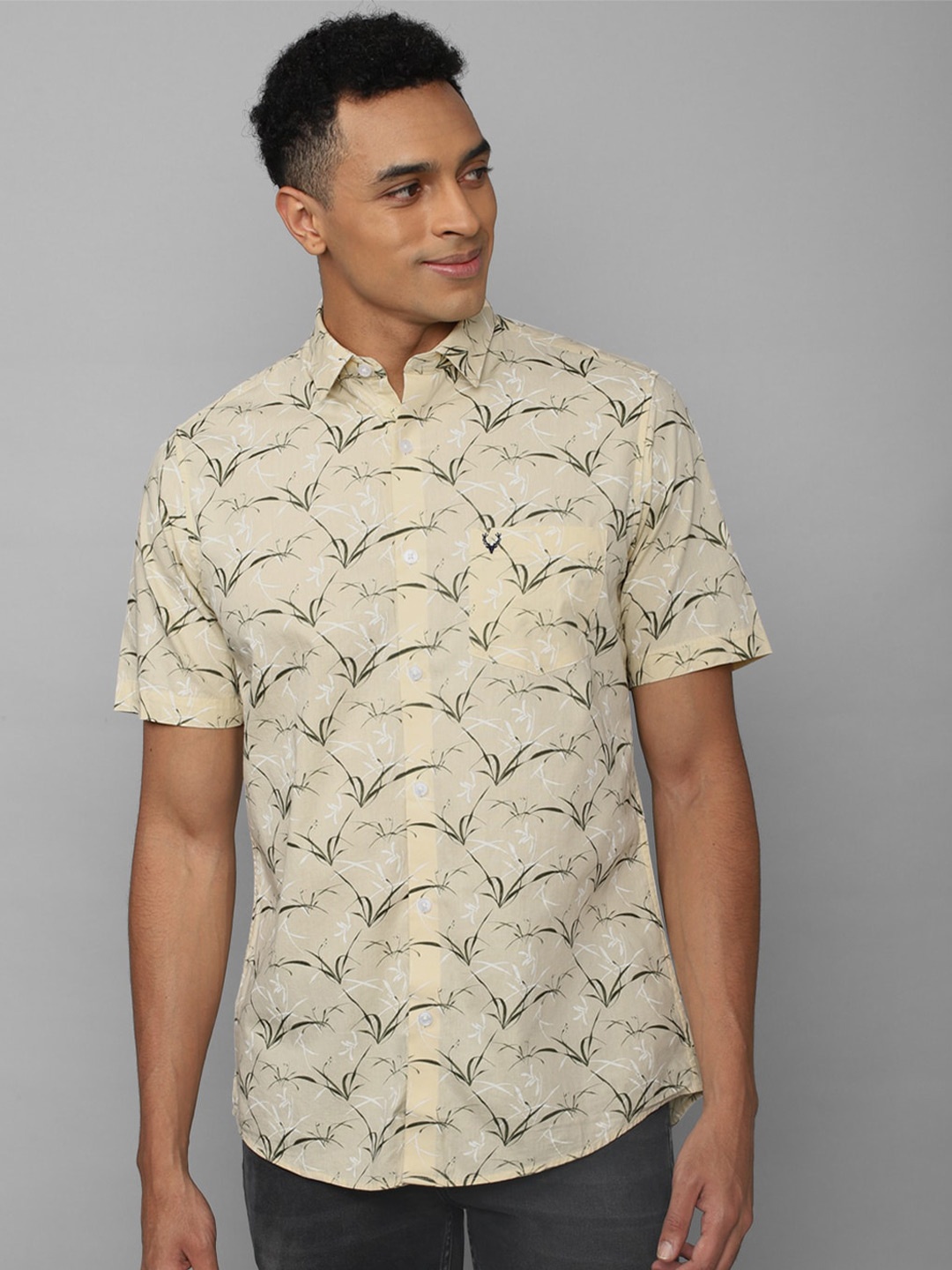 Allen Solly Men Floral Printed Spread Collar Pure Cotton Slim Fit Casual Shirt, Yellow
Allen Solly Men Floral Printed Spread Collar Pure Cotton Slim Fit Casual Shirt, Yellow