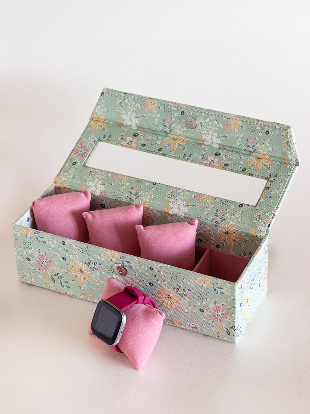 The Wishing Chair Pearlised Paper Green & Yellow Magnolias Print 4 compartment Jewelry Box
The Wishing Chair Pearlised Paper Green & Yellow Magnolias Print 4 compartment Jewelry Box