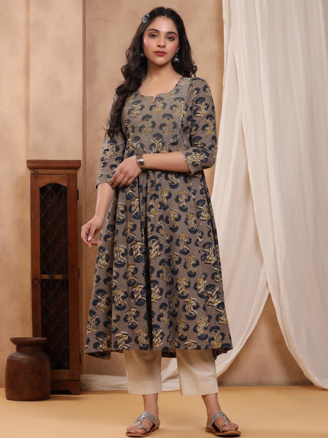 Baisacrafts Floral Printed Pure Cotton Kurta, Grey