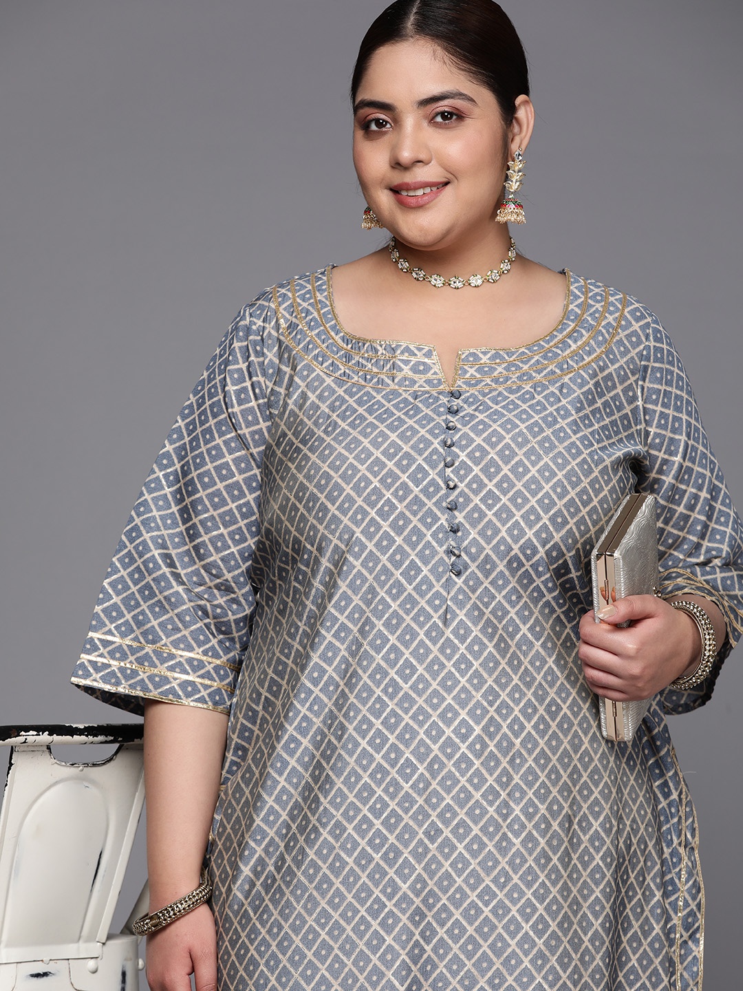 EXTRA LOVE BY LIBAS Plus Size Geometric Printed Flared Sleeves Gotta Patti Kurta, Grey
EXTRA LOVE BY LIBAS Plus Size Geometric Printed Flared Sleeves Gotta Patti Kurta, Grey