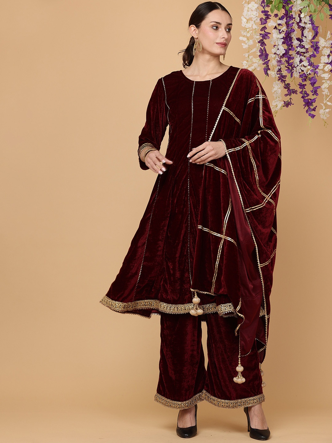 KAANCHIE NANGGIA Women Maroon Panelled Gotta Patti Kurta with Palazzos & With Dupatta
KAANCHIE NANGGIA Women Maroon Panelled Gotta Patti Kurta with Palazzos & With Dupatta