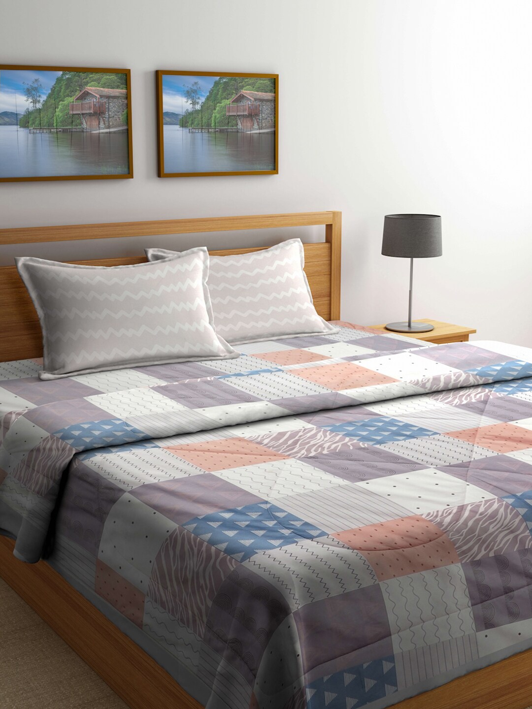 Miaz Lifestyle Grey & White 4 Pcs Geometric 100 GSM Pure Cotton Double Queen Bedding Set
Miaz Lifestyle Grey & White 4 Pcs Geometric 100 GSM Pure Cotton Double Queen Bedding Set