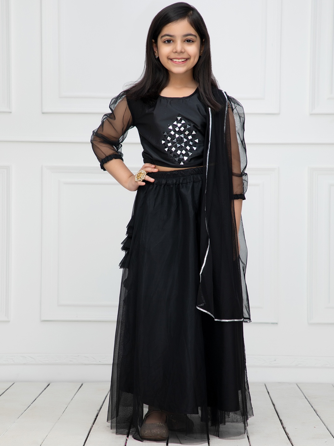 NEUDIS Girls Black & Silver-Toned Embroidered Ready to Wear Lehenga & Blouse With Dupatta
NEUDIS Girls Black & Silver-Toned Embroidered Ready to Wear Lehenga & Blouse With Dupatta
