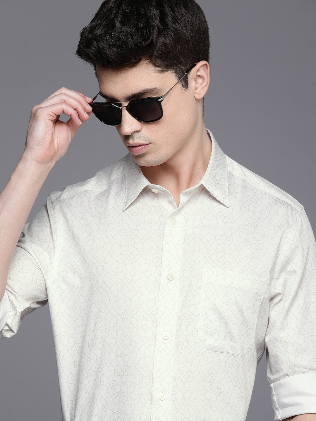 Louis Philippe Gods & Kings Ethnic Motifs Printed Classic Giza Cotton Formal Shirt, Off white
Louis Philippe Gods & Kings Ethnic Motifs Printed Classic Giza Cotton Formal Shirt, Off white