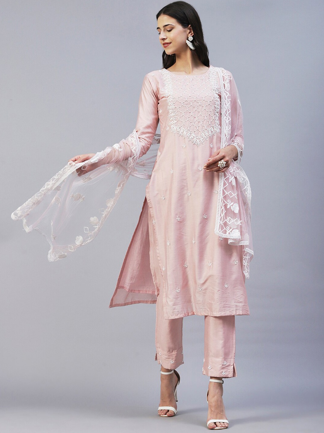 FASHOR Floral Embroidered Beads and Stones Straight Kurta With Trousers & Dupatta, Pink
FASHOR Floral Embroidered Beads and Stones Straight Kurta With Trousers & Dupatta, Pink