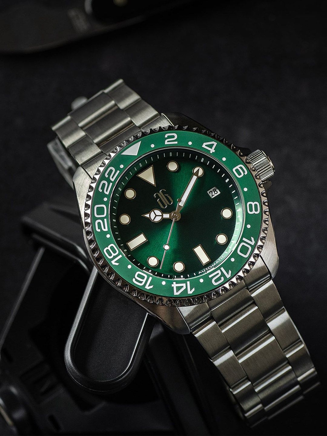 Aries Gold Men Stainless Steel Bracelet Style Straps Analogue Watch G 9040 SGN-GN, Green
Aries Gold Men Stainless Steel Bracelet Style Straps Analogue Watch G 9040 SGN-GN, Green