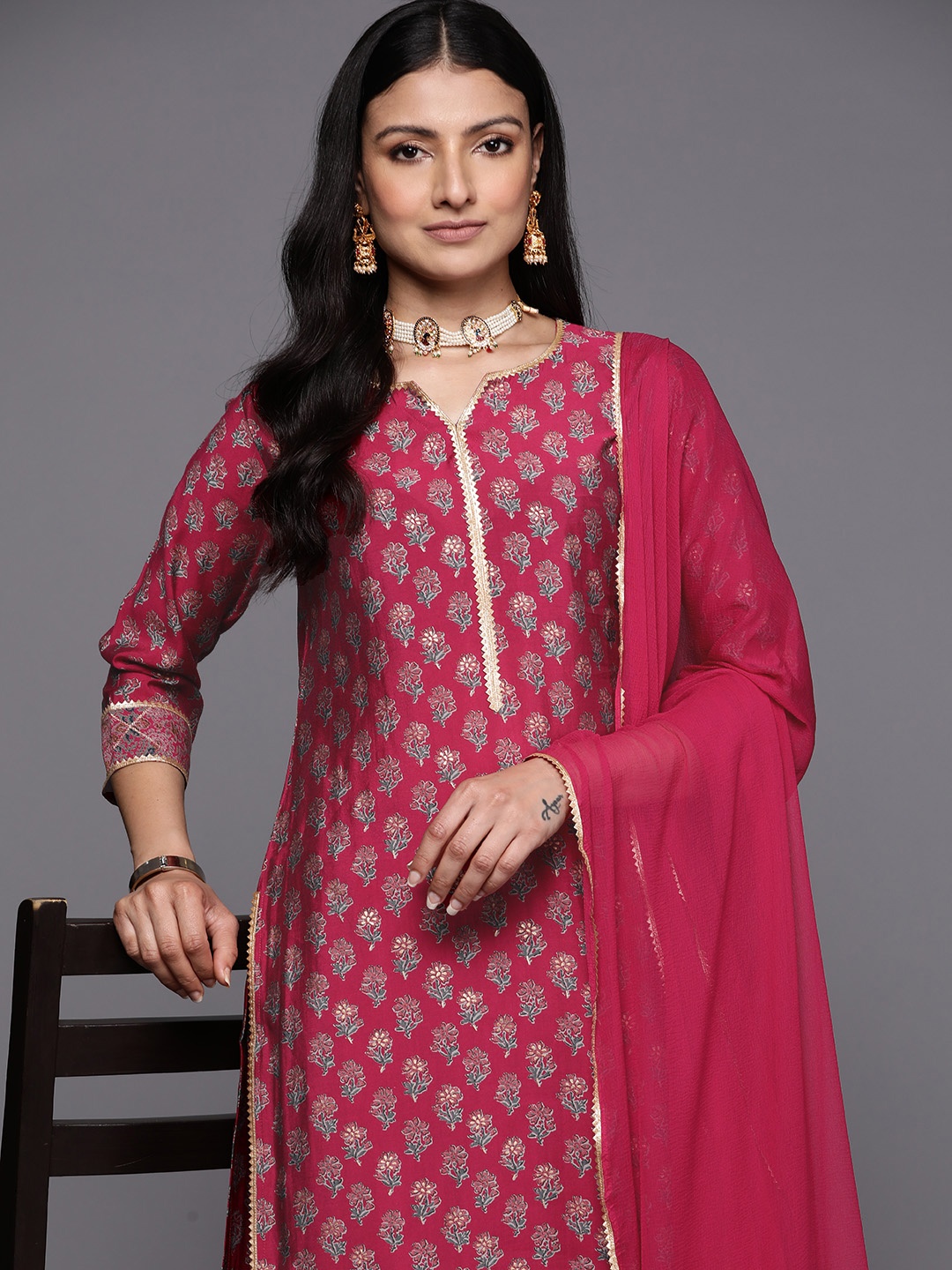 Libas Women Magenta Floral Printed Gotta Patti Kurta with Palazzos & With Dupatta
Libas Women Magenta Floral Printed Gotta Patti Kurta with Palazzos & With Dupatta