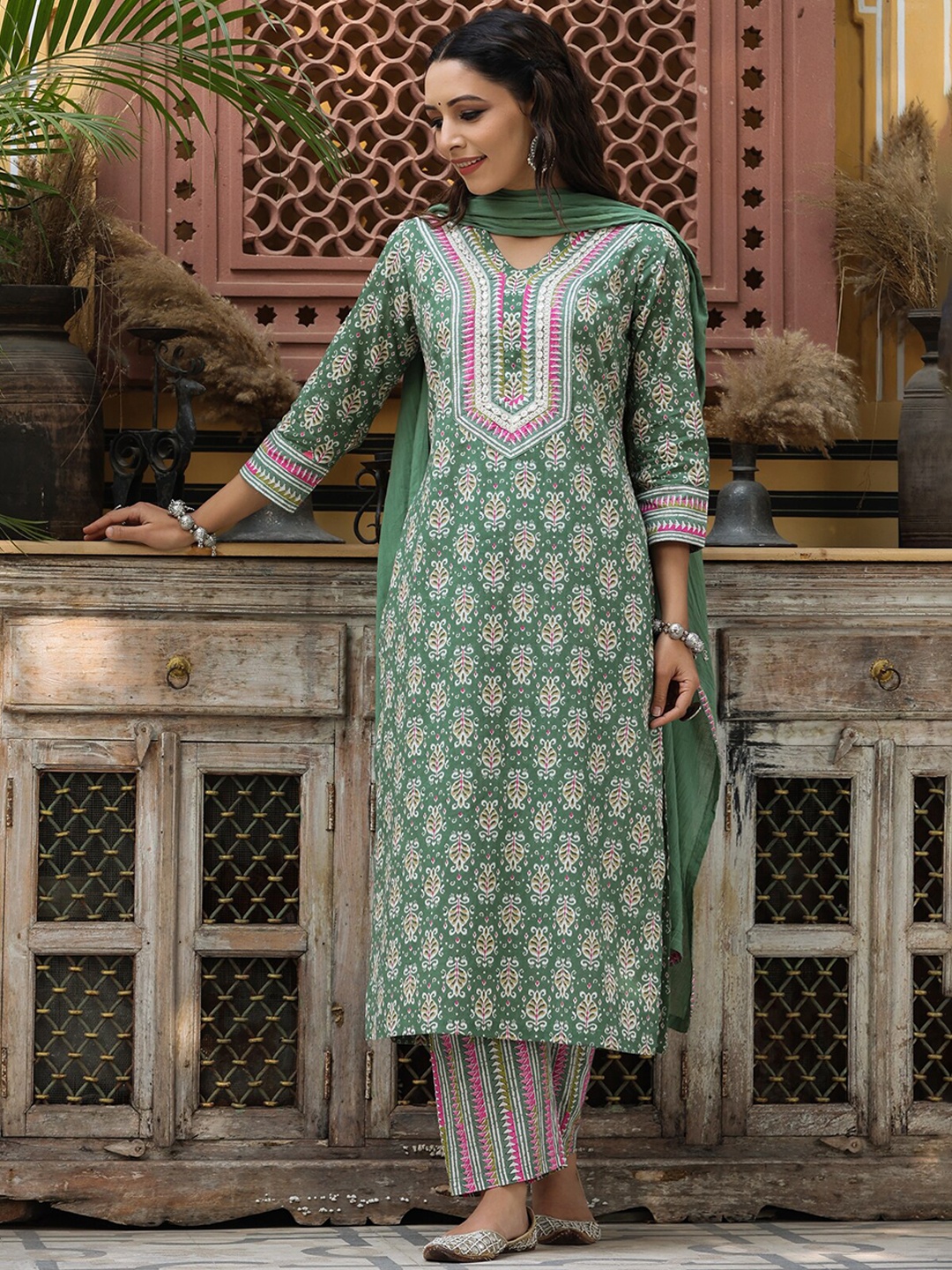 Rain & Rainbow Ethnic Motifs Printed Thread Work Pure Cotton Kurta With Trousers & Dupatta, Green
Rain & Rainbow Ethnic Motifs Printed Thread Work Pure Cotton Kurta With Trousers & Dupatta, Green
