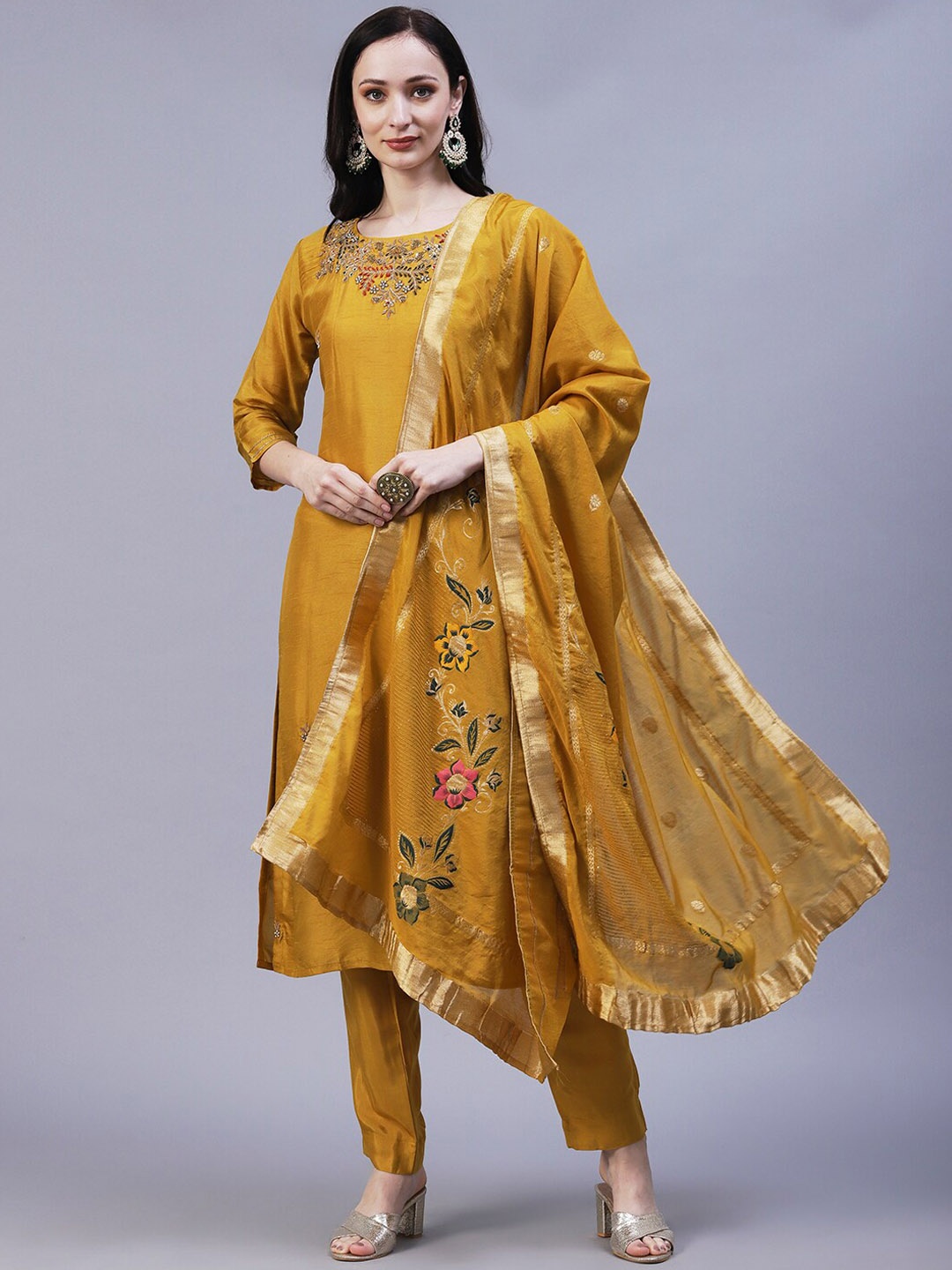 FASHOR Ethnic Motifs Embroidered Beads and Stones Kurta with Trousers & Dupatta, Mustard
FASHOR Ethnic Motifs Embroidered Beads and Stones Kurta with Trousers & Dupatta, Mustard