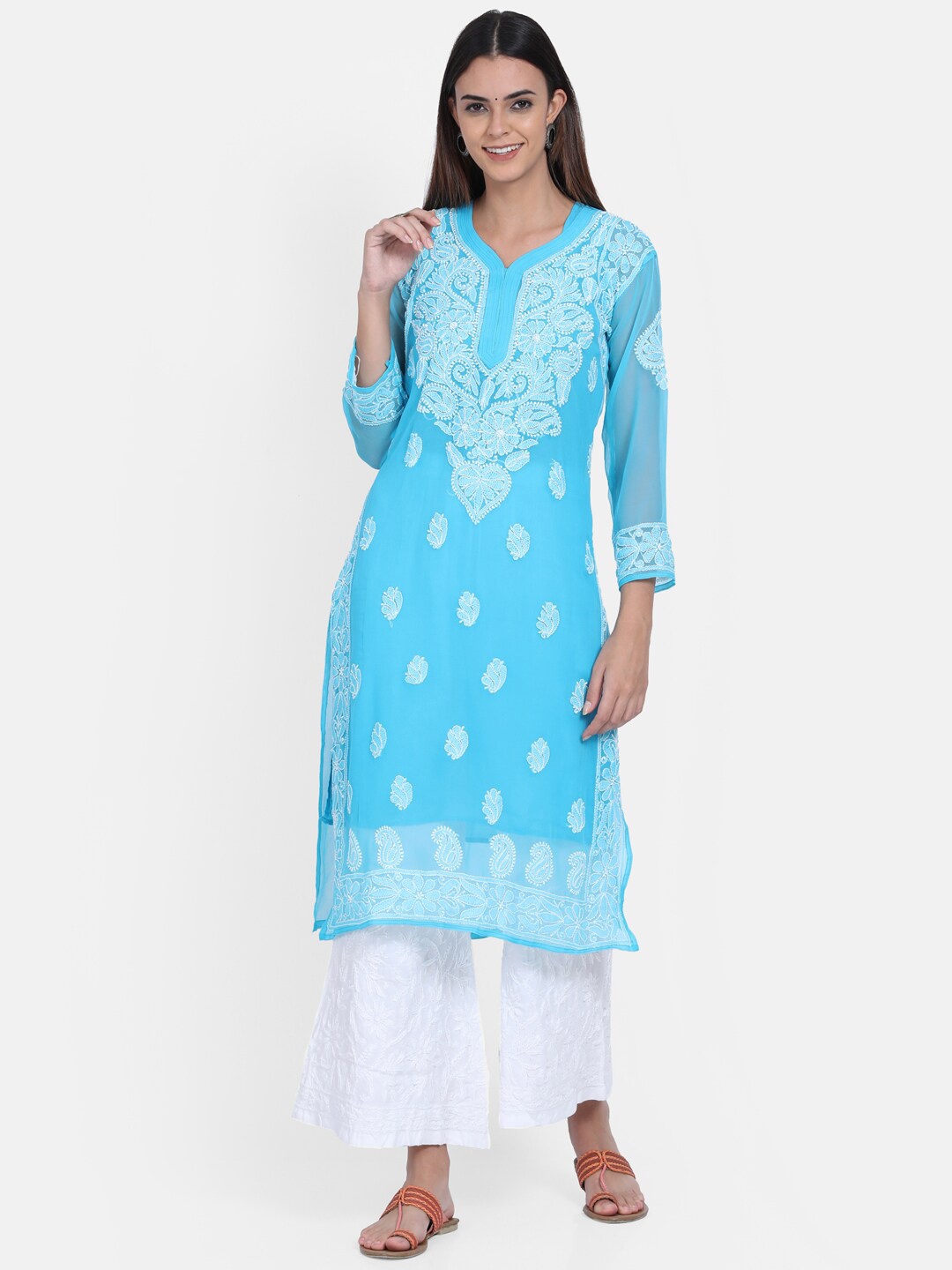 PARAMOUNT CHIKAN Floral Chikankari Georgette Straight Kurta With Matching Slip, Turquoise blue
PARAMOUNT CHIKAN Floral Chikankari Georgette Straight Kurta With Matching Slip, Turquoise blue