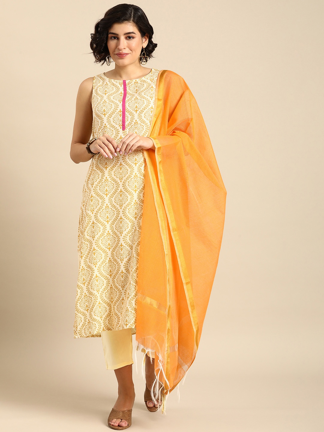 Anouk Women Ethnic Motifs Printed Regular Kurta With Trousers & With Dupatta, Cream
Anouk Women Ethnic Motifs Printed Regular Kurta With Trousers & With Dupatta, Cream