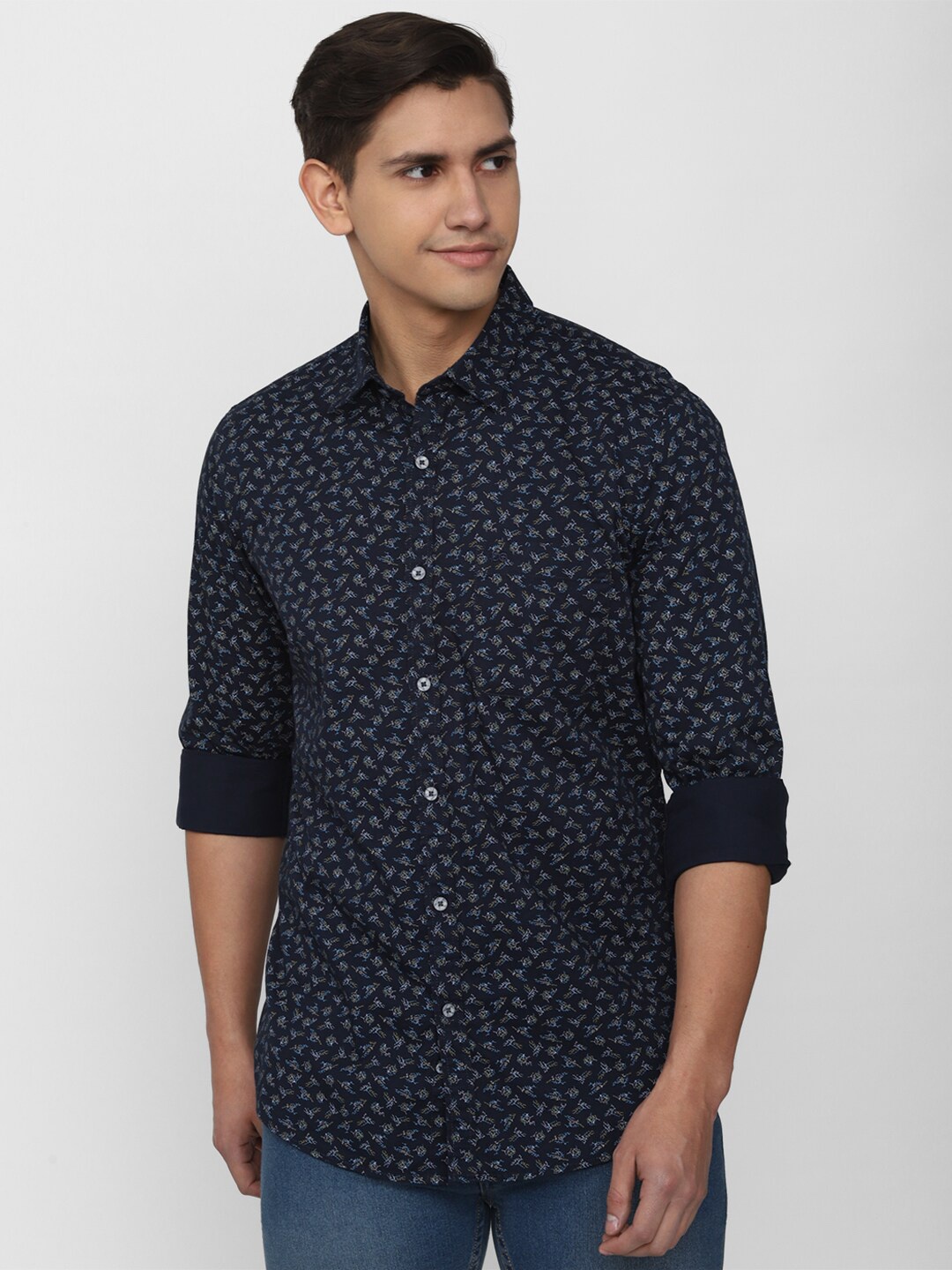 Peter England Casuals Men Slim Fit Floral Printed Pure Cotton Casual Shirt, Navy blue
Peter England Casuals Men Slim Fit Floral Printed Pure Cotton Casual Shirt, Navy blue