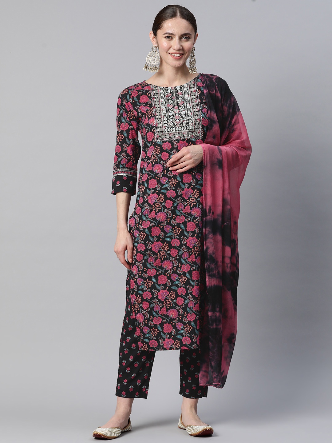 Vbuyz Women Black Floral Printed Gotta Patti Pure Cotton Kurta with Trousers & With Dupatta
Vbuyz Women Black Floral Printed Gotta Patti Pure Cotton Kurta with Trousers & With Dupatta